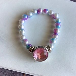 Stretch bracelet for interchangeable snap charms